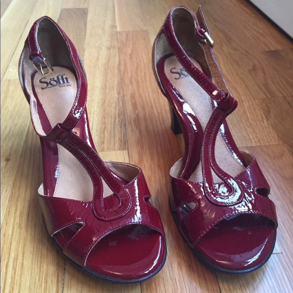 New never worn red patent leather shoes